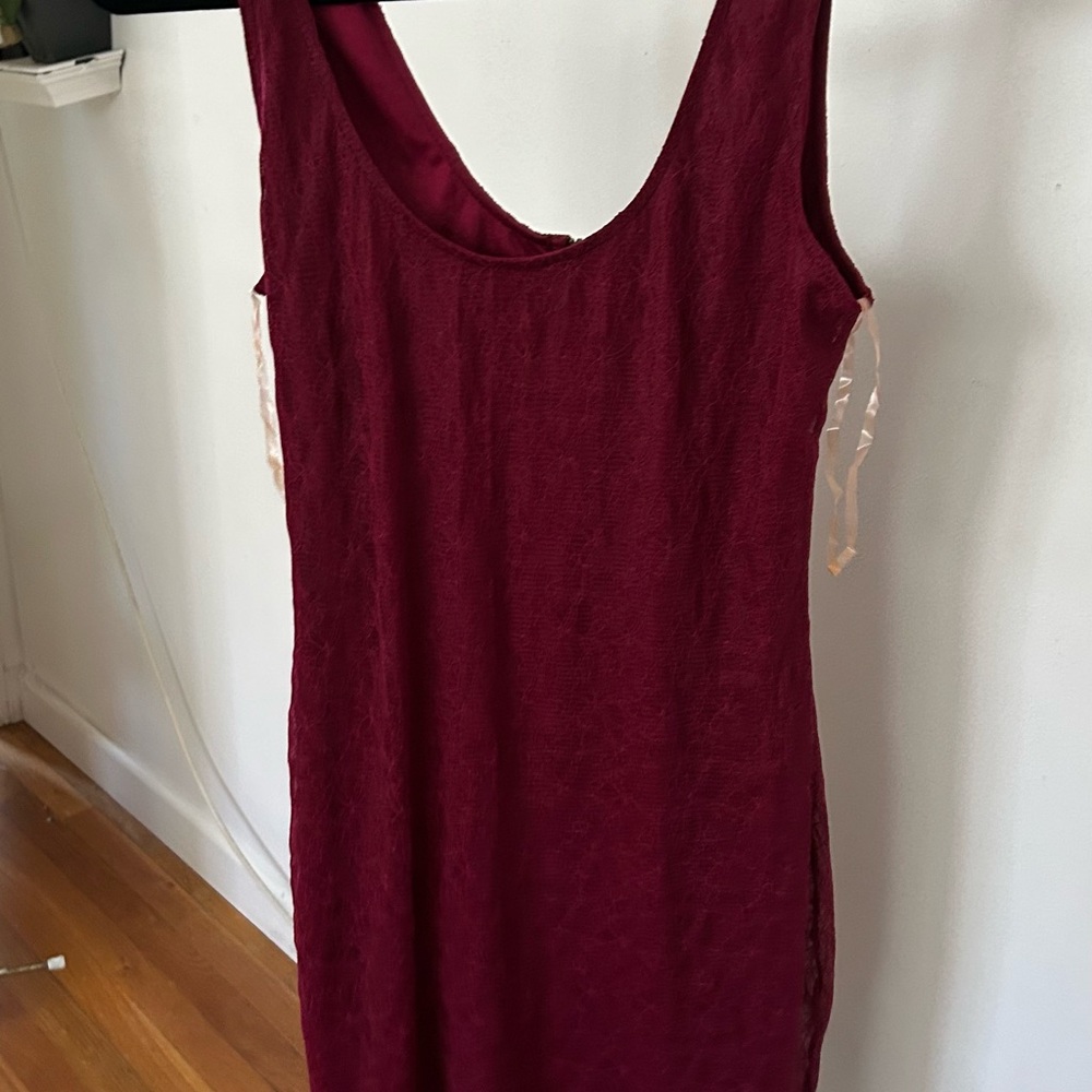 Elegant Burgundy Sleeveless Dress